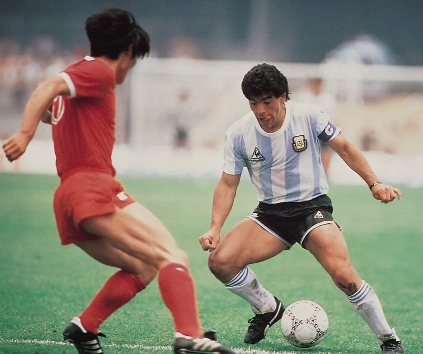 Maradona ghi bàn trong World Cup 1986