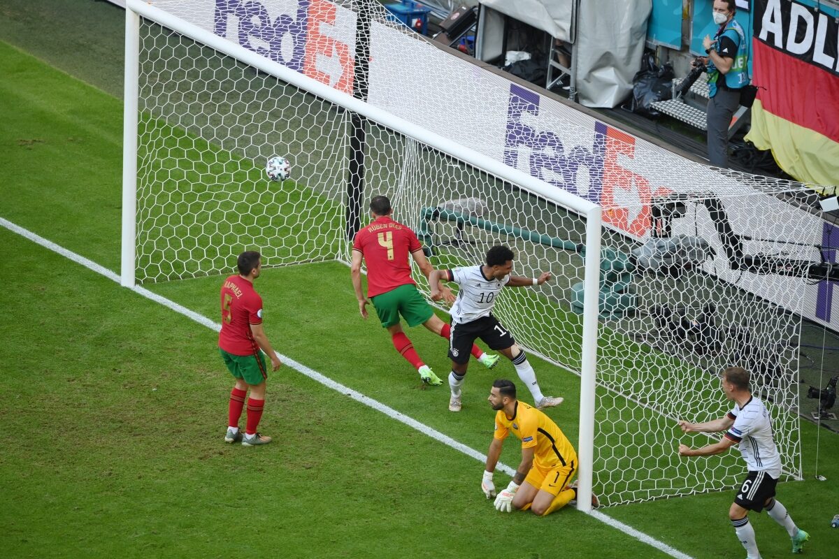 Pha phản lưới nhà - World Cup